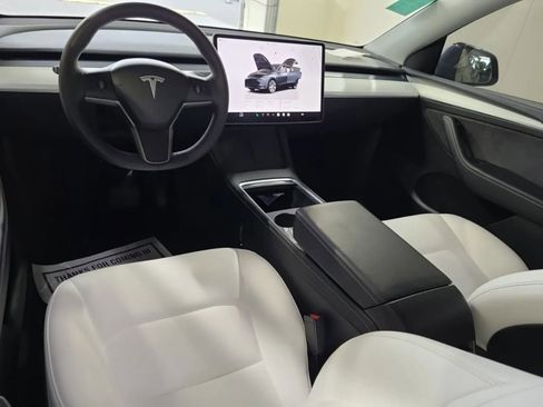 Used 2024 Tesla Model Y Long Range AWD/4WD image 3