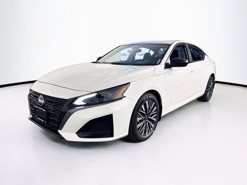 New 2026 Nissan Altima 2.5 SV FWD image 1