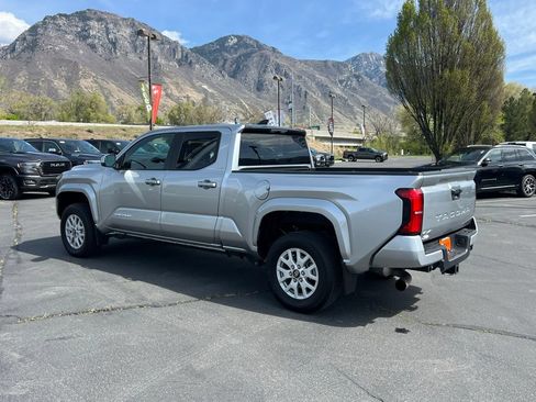 Used 2024 Toyota Tacoma SR5 AWD/4WD image 12