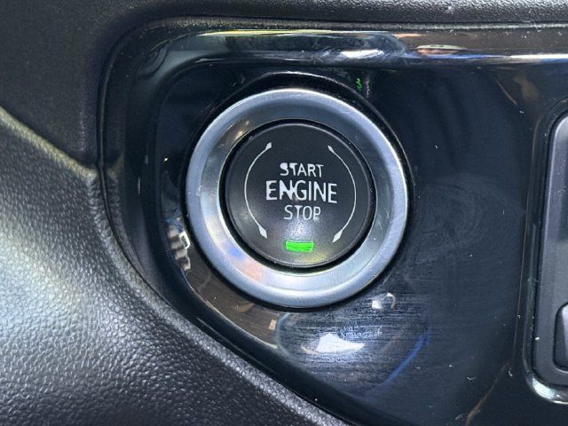 Used 2025 GMC Sierra 1500 SLT AWD/4WD image 19