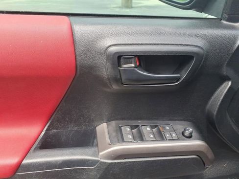 Used 2021 Toyota Tacoma SR5 RWD image 12