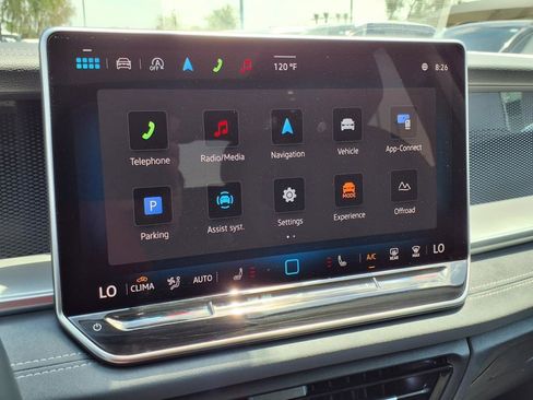 New 2025 Volkswagen Tiguan SE image 19