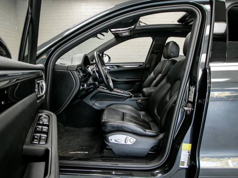 Used 2024 Porsche Macan Turbo AWD/4WD image 9