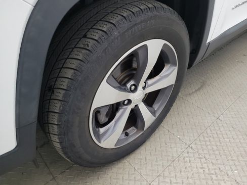 Used 2019 Jeep Cherokee Limited AWD/4WD image 31