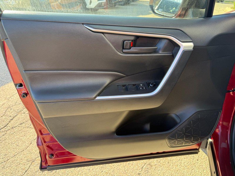 Used 2019 Toyota RAV4 LE w/ All Weather Liner Package AWD/4WD image 19