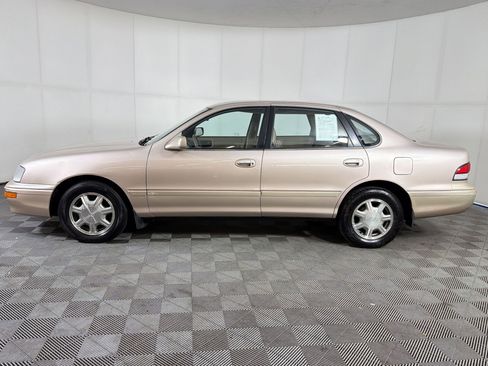 Used 1996 Toyota Avalon XL FWD image 2