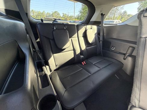 Used 2024 Ford Explorer XLT w/ Equipment Group 202A RWD image 20