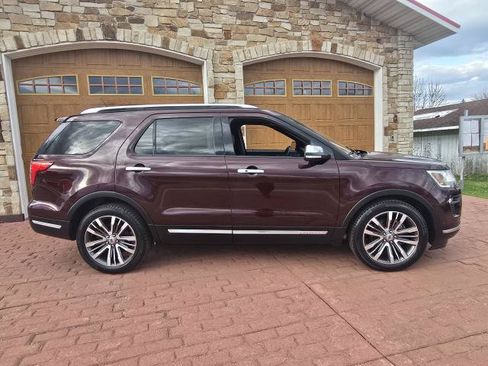 Used 2018 Ford Explorer Platinum AWD/4WD image 2