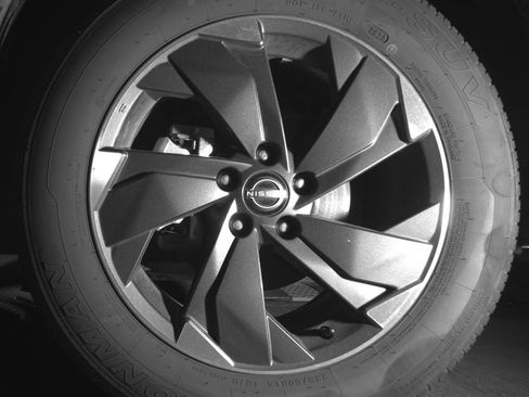 Used 2025 Nissan Rogue SV AWD/4WD image 12