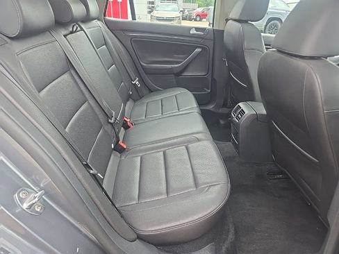 Used 2013 Volkswagen Jetta SE FWD image 17