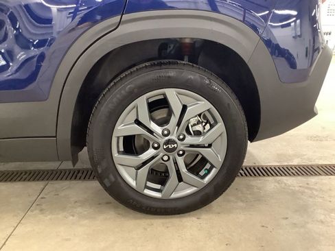 Certified 2025 Kia Seltos LX image 8