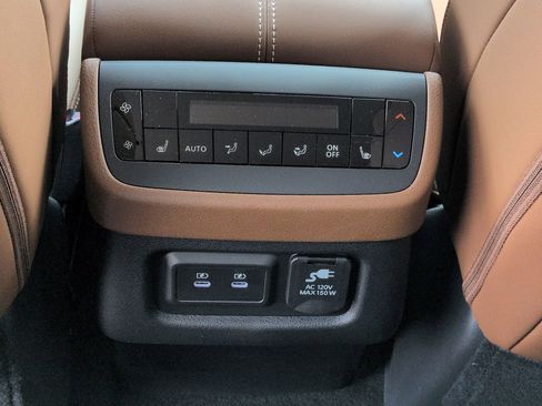 New 2026 Nissan Pathfinder Platinum AWD/4WD image 16