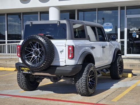 Used 2023 Ford Bronco Badlands image 3