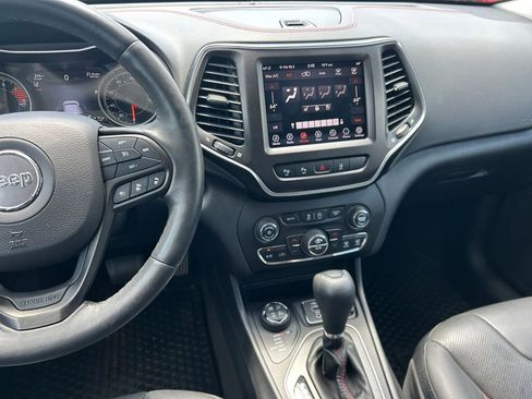 Used 2019 Jeep Cherokee Trailhawk AWD/4WD image 19