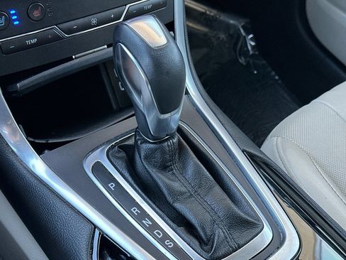 Used 2018 Ford Edge Titanium w/ Equipment Group 301A FWD image 23