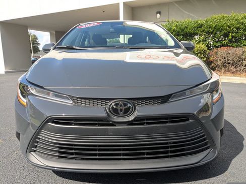 Used 2025 Toyota Corolla LE FWD image 8