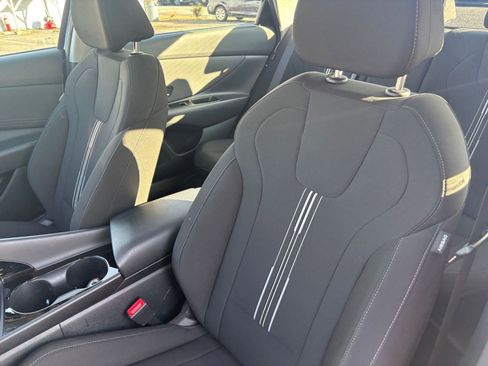 Used 2025 Hyundai Elantra SEL image 35