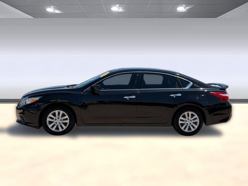 Used 2017 Nissan Altima 2.5 S w/ Power Driver Seat Package FWD image 2