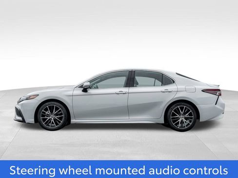 Used 2024 Toyota Camry SE FWD image 4