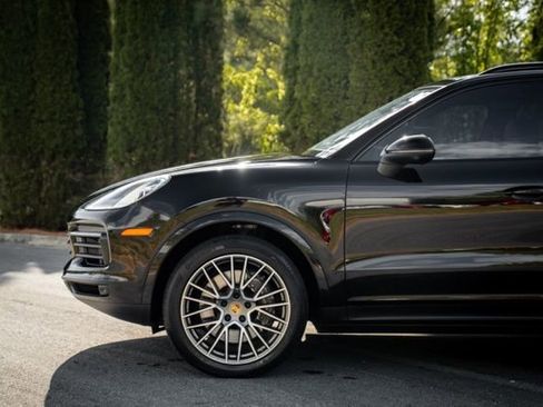Used 2023 Porsche Cayenne Platinum Edition image 10