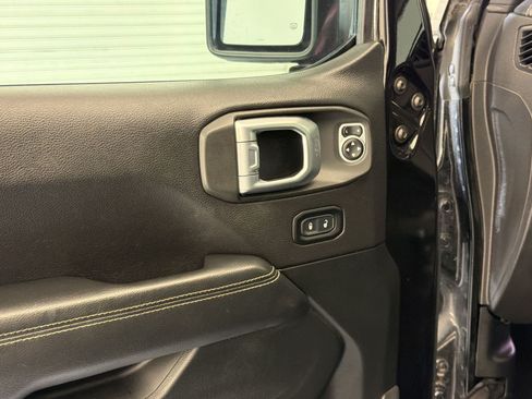 Used 2020 Jeep Wrangler Unlimited Sahara AWD/4WD image 13