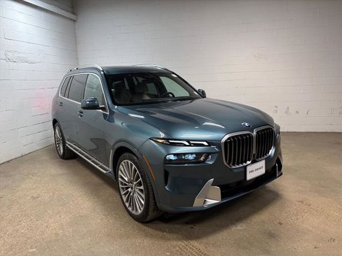 Used 2023 BMW X7 xDrive40i w/ Executive Package image 4