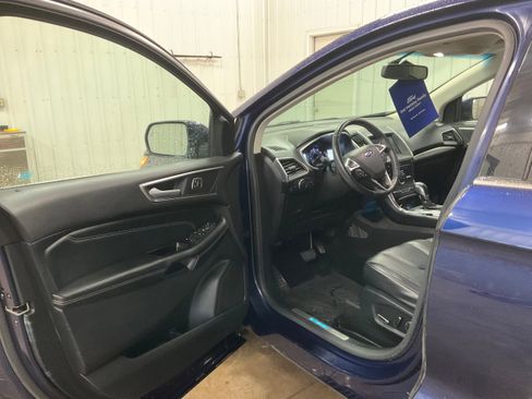 Used 2016 Ford Edge Titanium w/ Technology Package FWD image 8