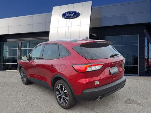 Certified 2021 Ford Escape SE w/ SE Sport Appearance Package FWD image 3