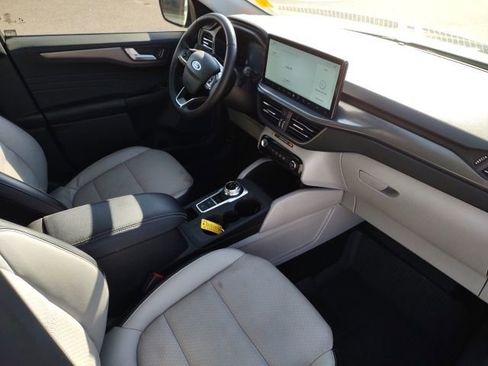 Used 2025 Ford Escape SE image 12