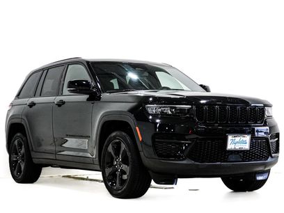 Used 2023 Jeep Grand Cherokee Altitude