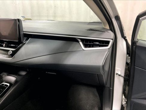 Used 2025 Toyota Corolla LE image 13