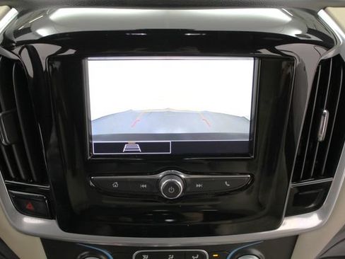 Used 2022 Chevrolet Traverse LS FWD image 32