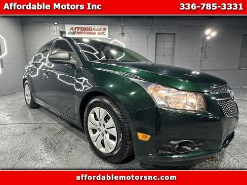 Used 2014 Chevrolet Cruze LS FWD image 1