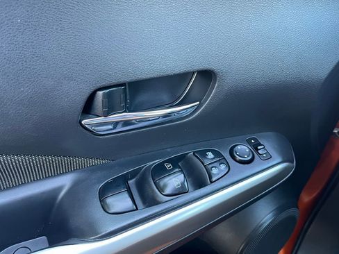 Used 2018 Nissan Kicks SV image 25