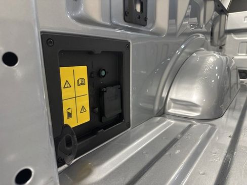 Used 2023 Ford F150 Lightning XLT image 40