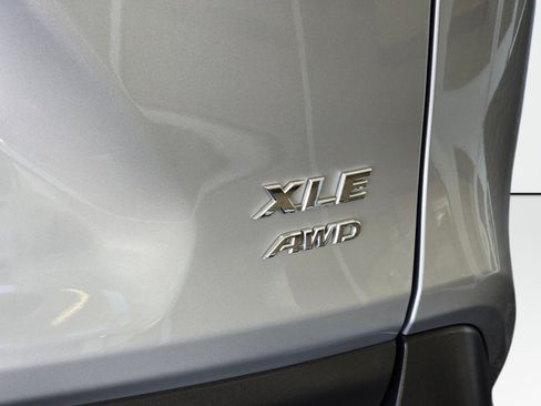 Used 2025 Toyota RAV4 XLE AWD/4WD image 15