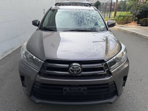 Used 2019 Toyota Highlander SE AWD/4WD image 8