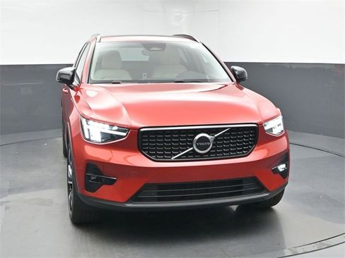 Used 2023 Volvo XC40 B5 Plus w/ Protection Package Premier image 2