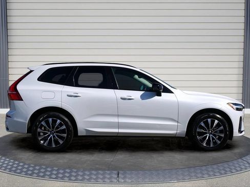 Used 2025 Volvo XC60 B5 Core AWD/4WD image 8