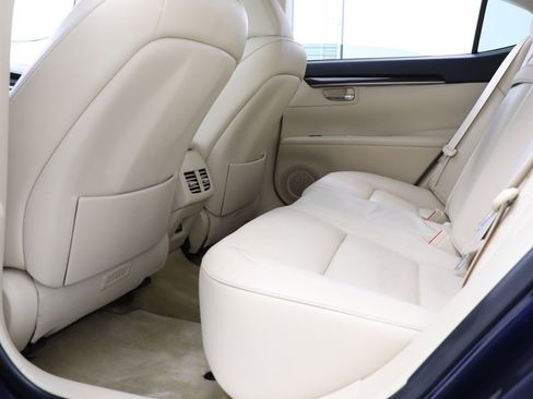 Used 2015 Lexus ES 350 w/ Luxury Package image 31