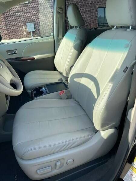 Used 2011 Toyota Sienna XLE FWD image 10
