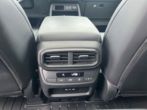 Used 2025 Honda Pilot Touring image 21