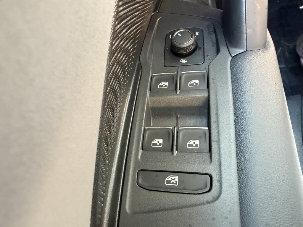 Used 2025 Volkswagen Tiguan SE R-Line AWD/4WD image 26