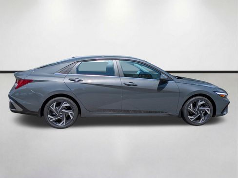 New 2026 Hyundai Elantra Limited FWD image 4