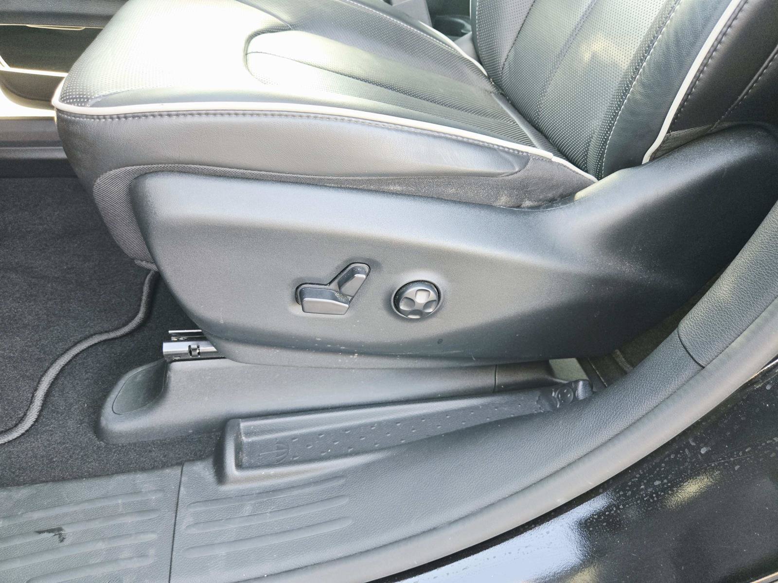 Used 2024 Chrysler Pacifica Limited w/ S Appearance Package FWD image 44