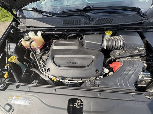 Used 2023 Chrysler Voyager LX FWD image 13