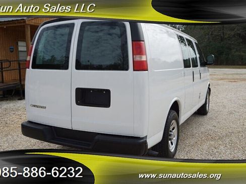 Used 2010 Chevrolet Express 1500 image 11