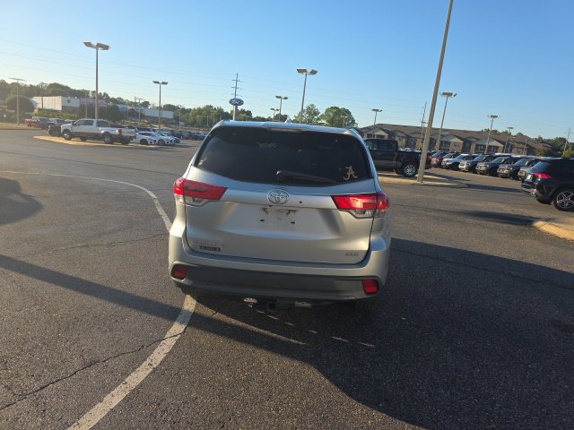 Used 2018 Toyota Highlander XLE FWD image 4