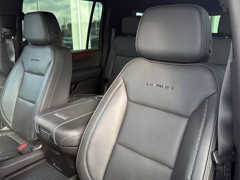 Used 2025 GMC Yukon XL Denali AWD/4WD image 22