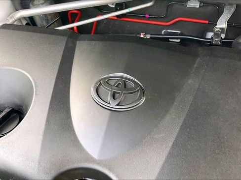 Used 2021 Toyota RAV4 XLE w/ Carpet Mat Package (TMS) image 31